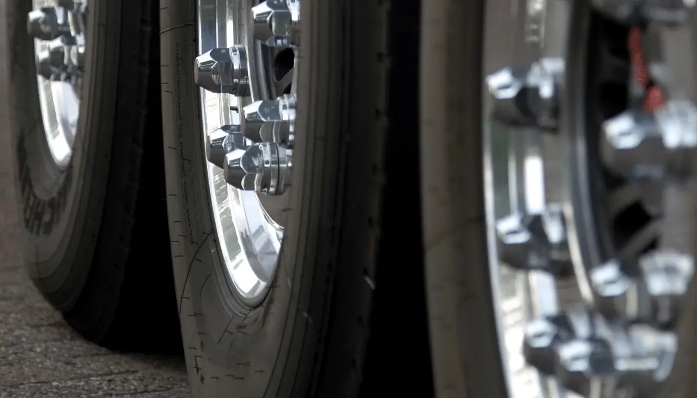 Tipos de pneus de caminhão: 5 opções e quando usar